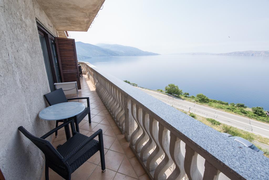 Apartments Lola Senj  Extérieur photo