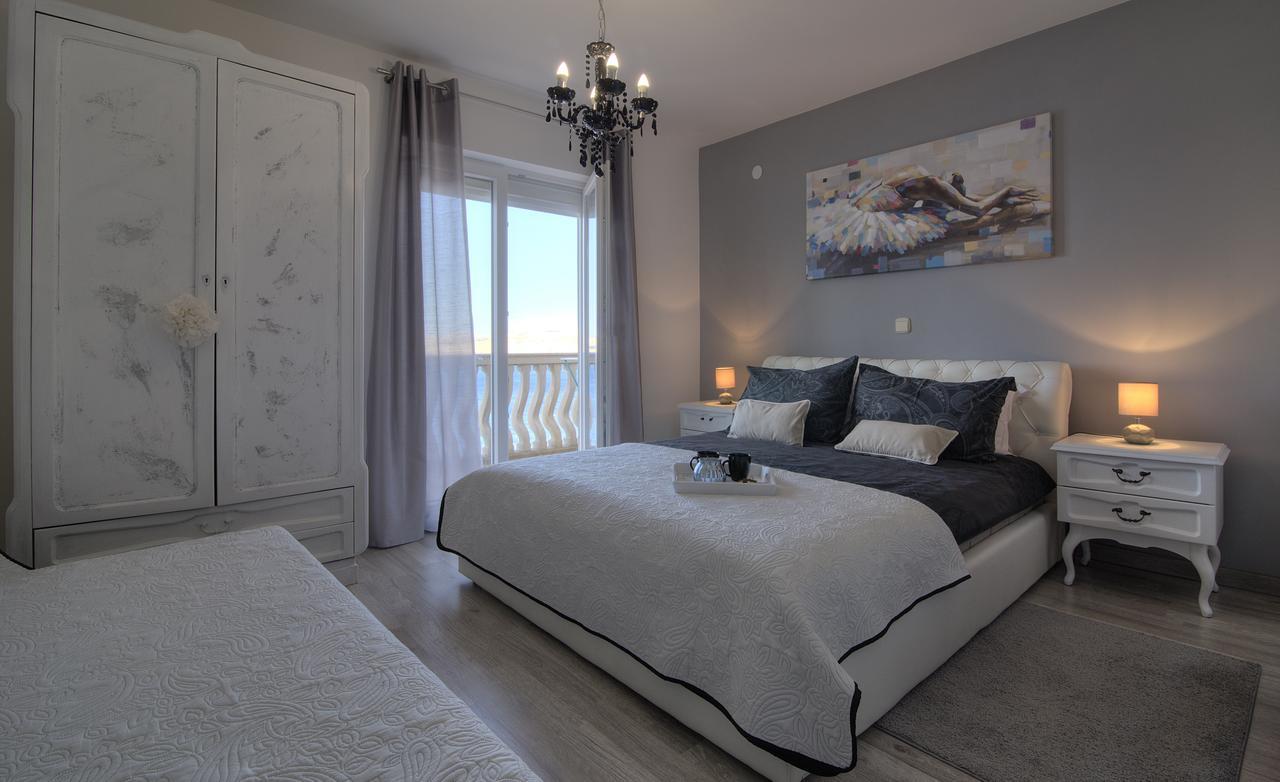 Apartments Lola Senj  Extérieur photo